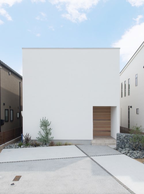 施工事例 ビオラホーム ビオラホーム 光が住まいと家族を包み込む家 土山モデルハウス Tanosumu たのすむ