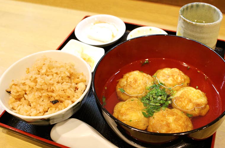 明石 魚の棚商店街の名店 たこ磯 の2号店でフルフルとろりの玉子焼を Tanosu タノス 兵庫県はりまエリアの地域情報サイト