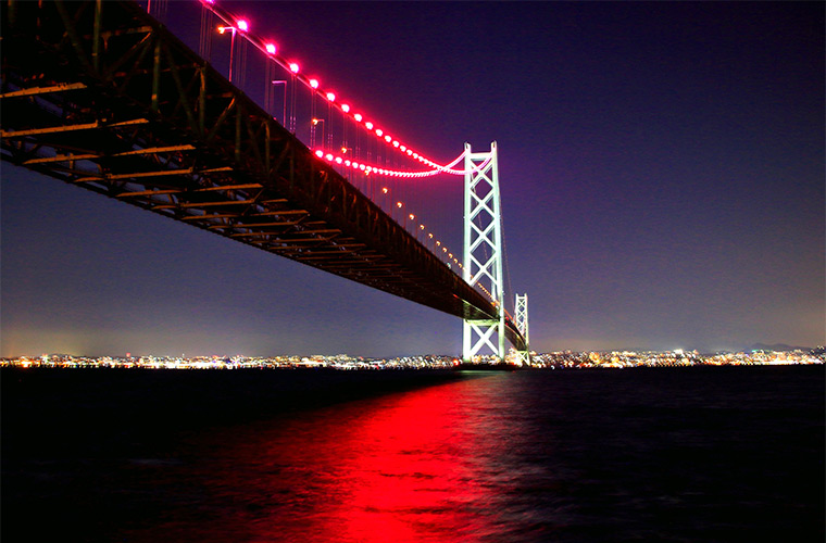 世界一長い吊り橋 明石海峡大橋 の長さは 料金やライトアップ ブリッジワールドも紹介 Tanosu タノス 兵庫県はりまエリアの地域情報サイト