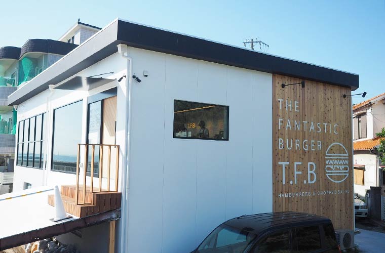 明石 海沿いカフェ ザ ファンタスティックバーガー Open ハンバーガーやインスタ映えドリンクも Tanosu タノス 兵庫県はりまエリアの地域情報サイト