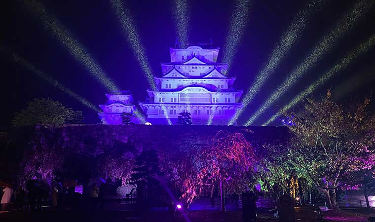 姫路城のナイトイベントで幻想的なライトアップとbgmによる共演を楽しんで 兵庫県はりまエリア 姫路 加古川など の地域情報サイト Tanosu タノス 姫路城のナイトイベントで幻想的なライトアップとbgmによる共演を楽しんで 兵庫県はりまエリア 姫路 加古川など の地域情報サイト Tanosu タノス