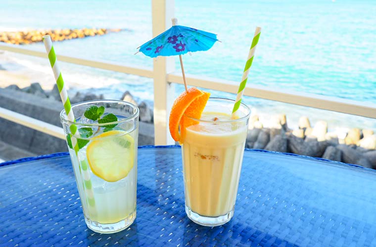 淡路島 海辺のカフェ Miele ミエレ はちみつを使ったドリンクやスイーツが人気 Tanosu タノス 兵庫県はりまエリアの地域情報サイト