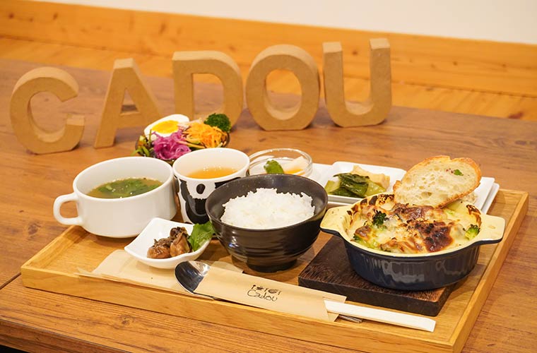 【赤穂】「Cadou」で日本人向けの本格多国籍料理を♪2階に猫カフェ「猫パラソル」もオープン