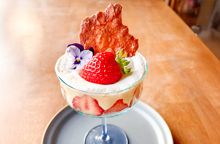 【佐用町】「赤い実」武家屋敷風の喫茶店でのんびりと♪自家製ケーキと季節のパフェがおもてなし