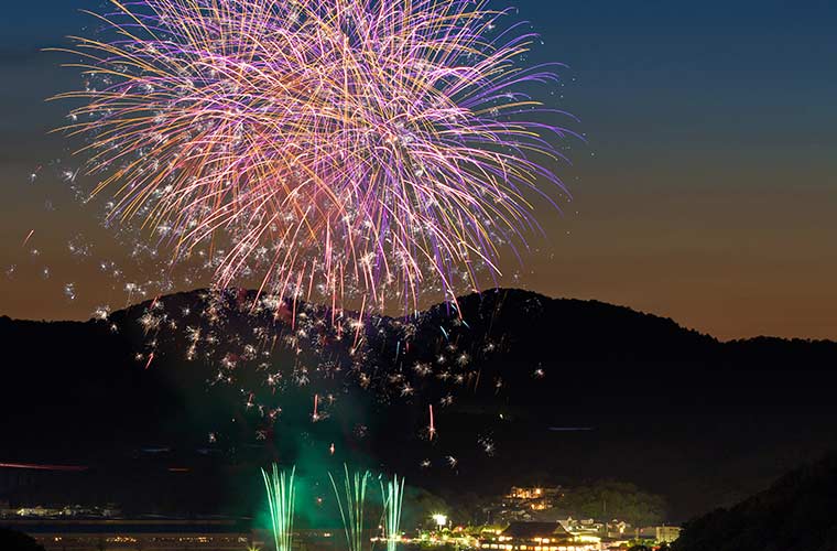 「2025相生ペーロン祭」開催！初夏の夜空を彩る海上花火と熱いペーロン競漕を楽しんで♪