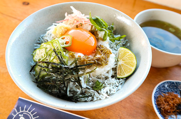 【淡路】工場直営の「中原水産」海を眺めながら出来たての釜揚げシラスを楽しんで♪