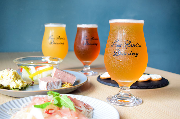 【姫路】クラフトビール醸造所「フリー・スピリッツ・ブリューイング」屋上ビアガーデンで飲み放題も♪