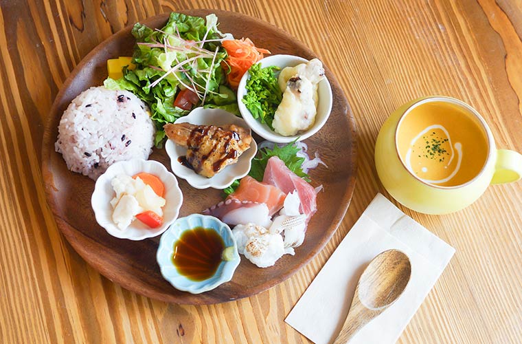 【明石】｢cafe工房UROKO｣オープン！子連れに優しいカフェでヘルシーご飯と新鮮魚介を♪