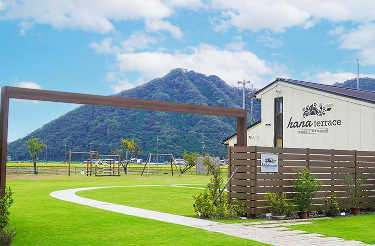 【上郡町】「hanaテラス」遊具のある子連れ思いのレストラン♪地元食材をビュッフェスタイルで