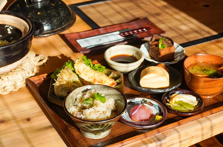 【西脇】「のじ」一日数組しか訪れることのできない“里山の隠れ家”で「土鍋地鶏めし」を堪能！