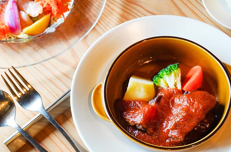 【佐用町】「KUMOTSUKI」元酒蔵の建物で味わう地産地消ランチで“土着”の文化を♪スイーツも