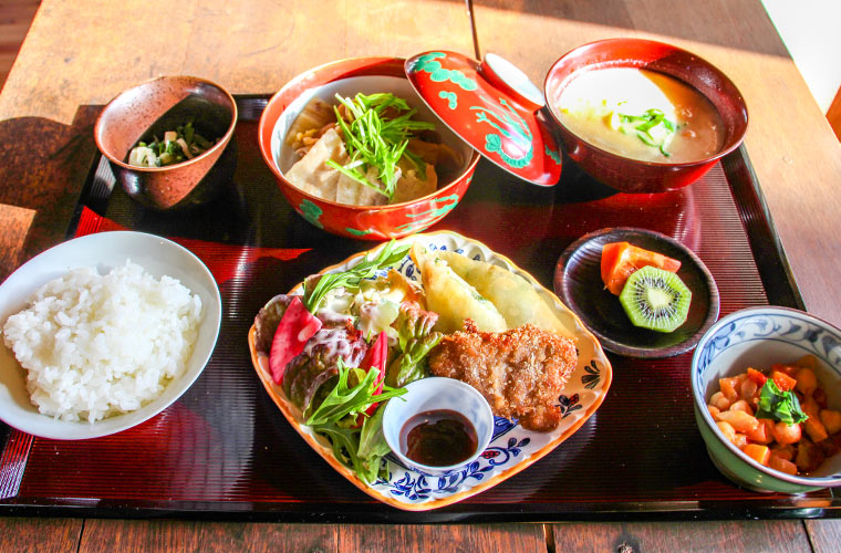 【姫路】「つむぎ食堂」オープン！地元野菜と九州の黒豚を使ったモーニングとランチが自慢