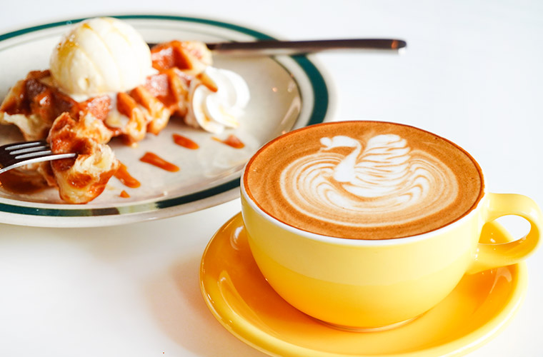 【明石】「リーテン モイ！」オープン！スペシャルティコーヒーとのご褒美ペアリングを北欧風空間で