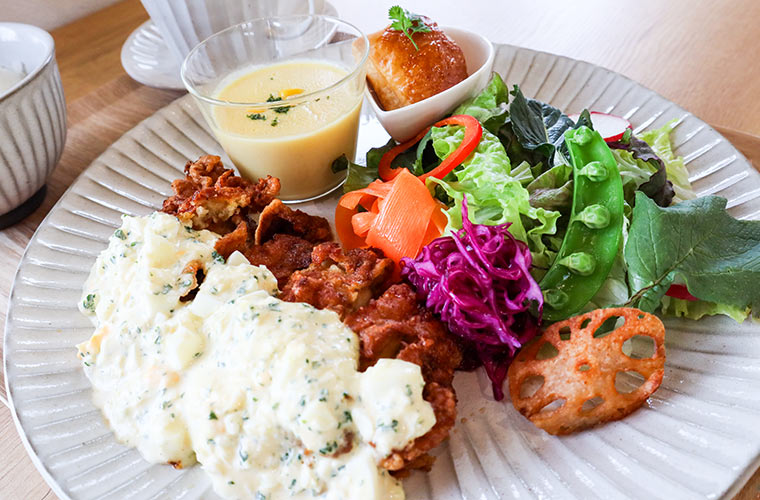 【高砂】「カフェ ラシータ」オープン！ドッグランを眺めながら体に優しい食事を堪能♪