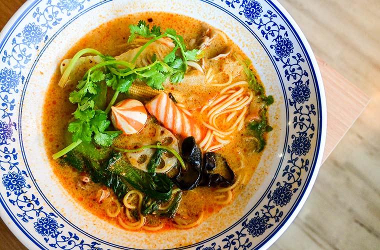 【姫路】「ヤミーマーラータン」韓国の人気店が兵庫初上陸！20種の薬膳を使ったスープはやみつき必至