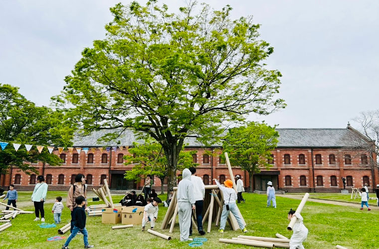 姫路市立美術館前庭で「やさしい木かげじかん」開催！コンサートやワークショップ、グルメを満喫♪