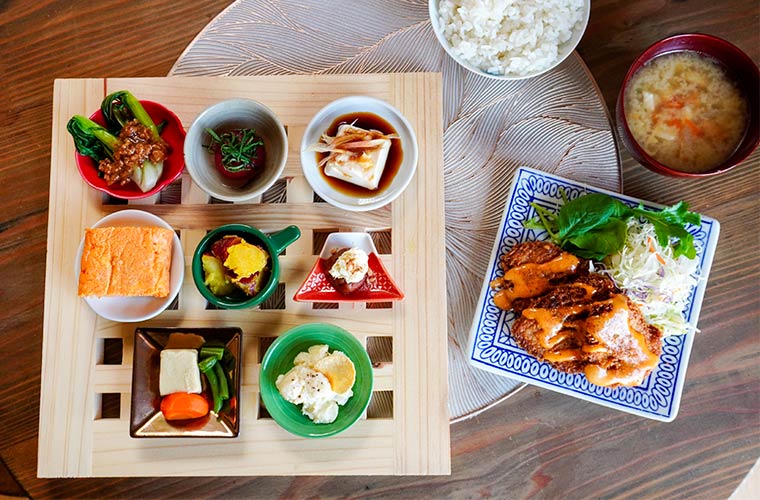 【姫路】カフェ「余/圓(よえん)」オープン！季節の恵みを詰め込んだ8種の小鉢ランチが自慢
